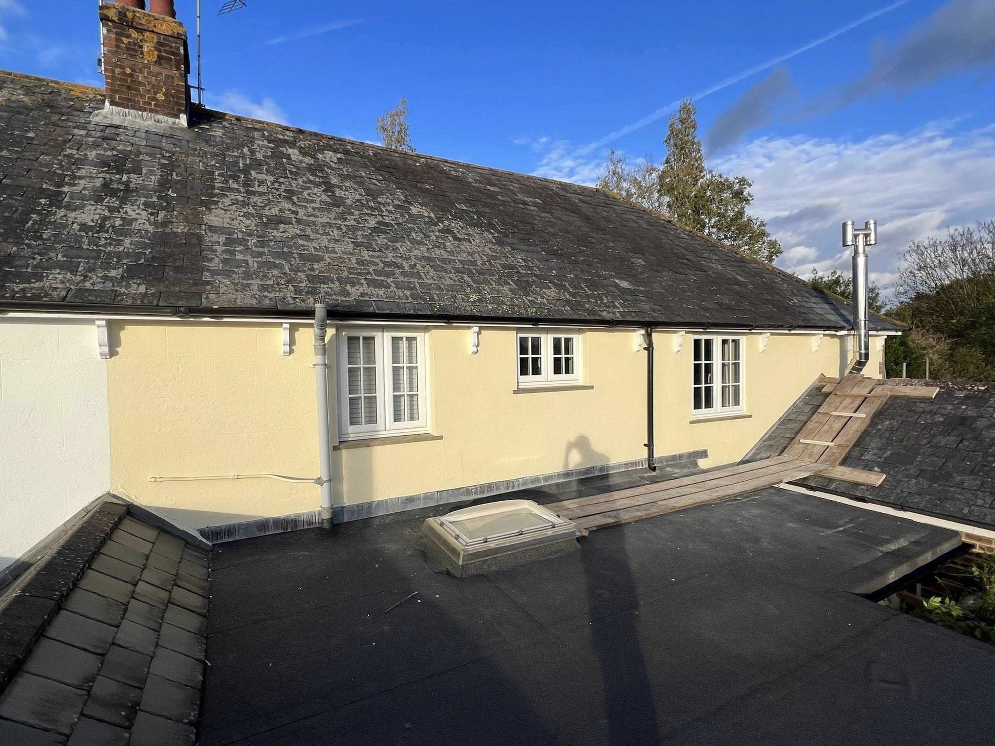 Flat roof installation